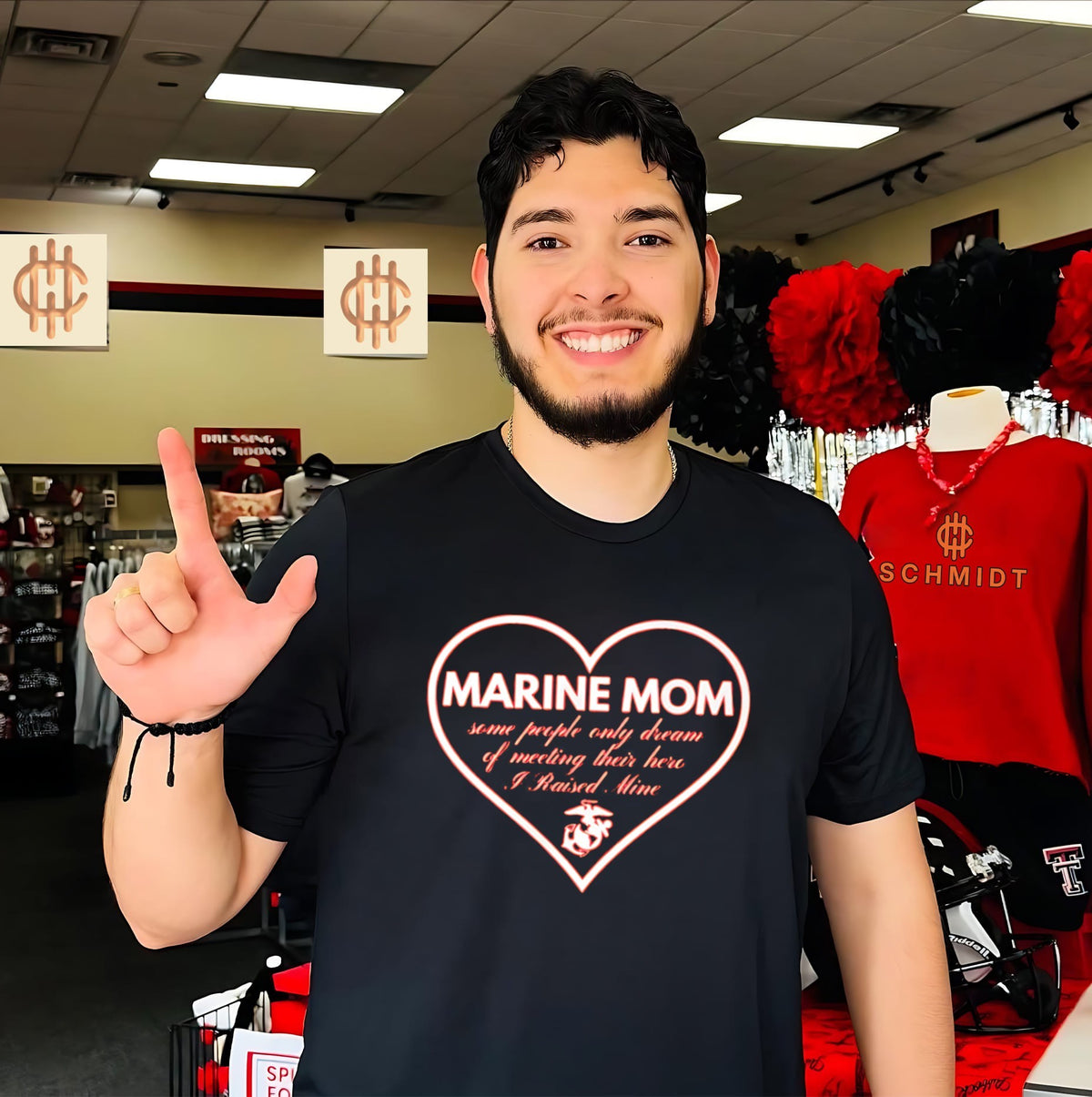 Amy Z special request Marine Mom some people only dream of meeting their hero shirt