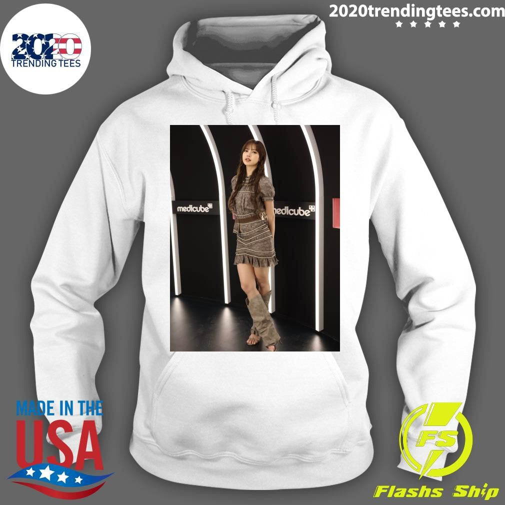 Lisa Radiates Beauty In Newly Shared Photo Shirt