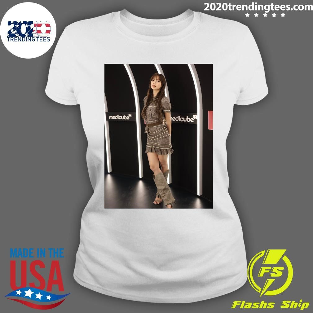 Lisa Radiates Beauty In Newly Shared Photo Shirt