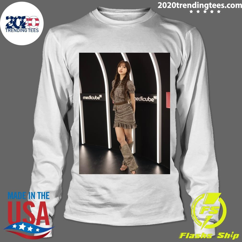 Lisa Radiates Beauty In Newly Shared Photo Shirt