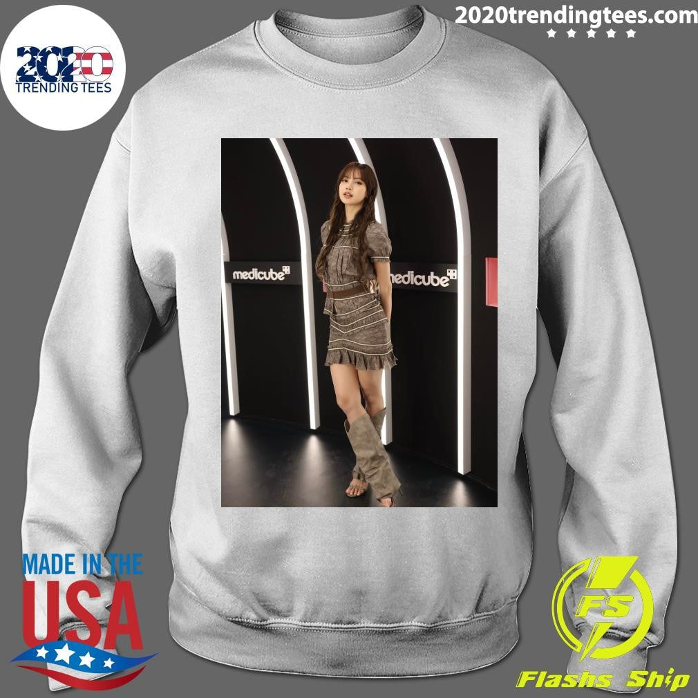 Lisa Radiates Beauty In Newly Shared Photo Shirt