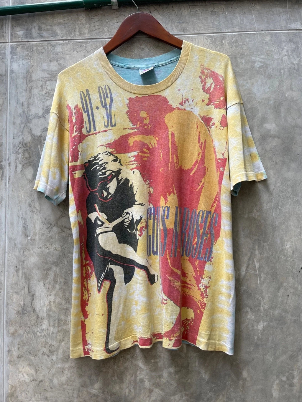 Vintage distressed GUNS N ROSES illusion tour 1991 over print tee shirt size L