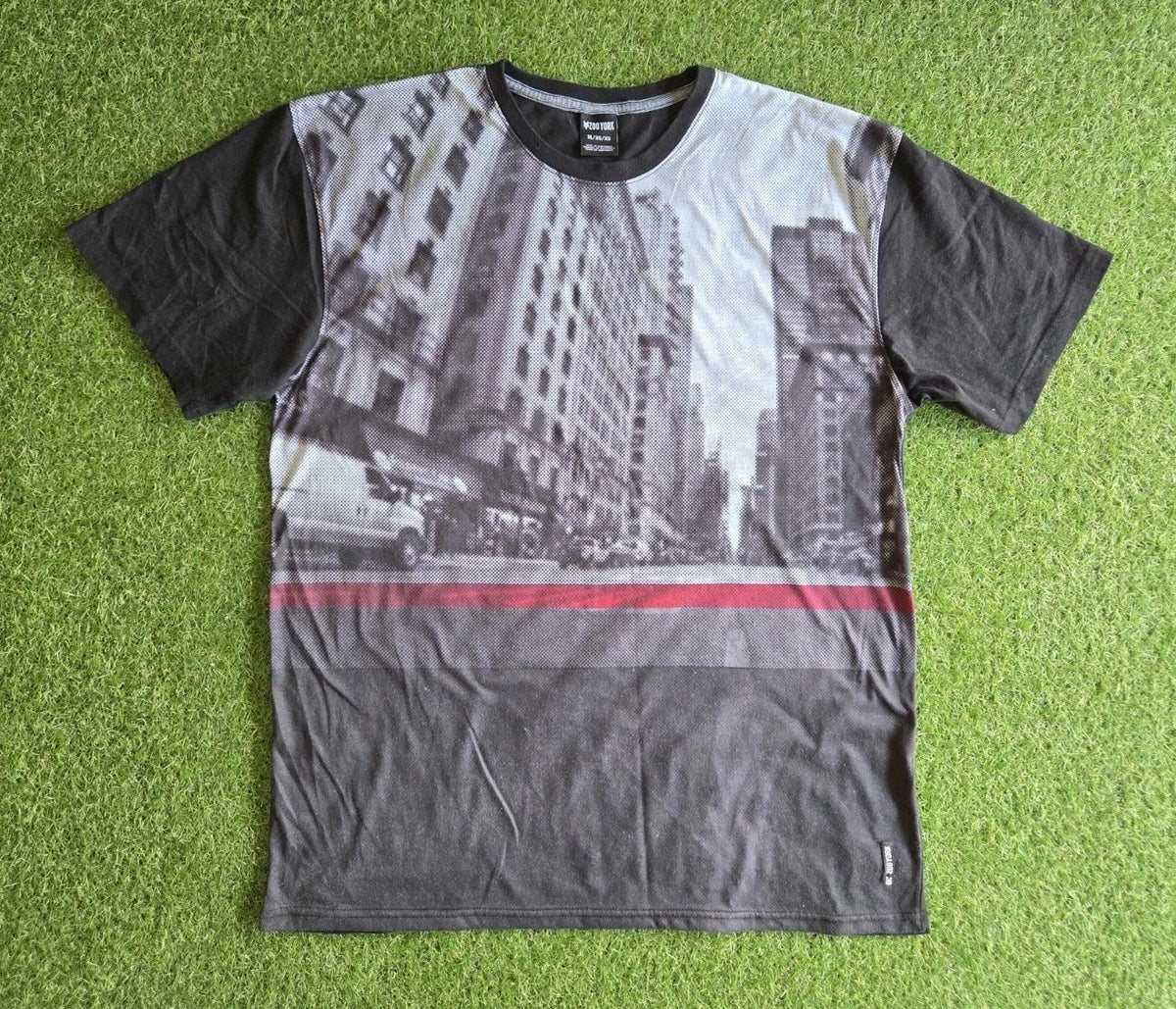 Zoo York  Black Graphic Tee New York Street Design Skyline Men's Size XL
