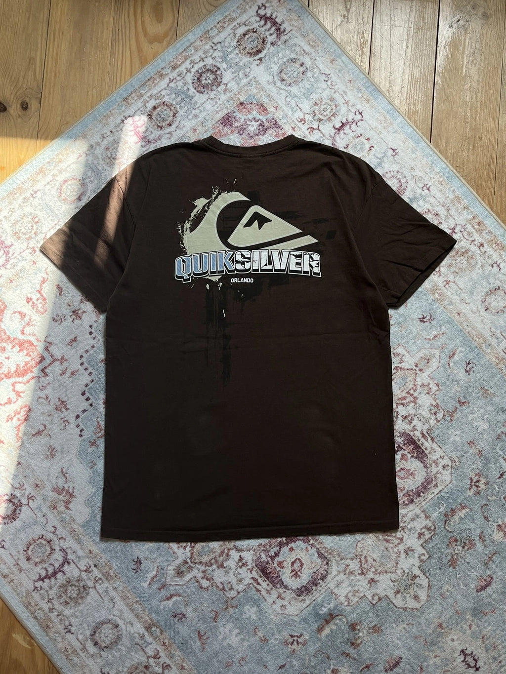 Vintage Y2K Quiksilver Brown Logo T-Shirt Surf Skate Man L