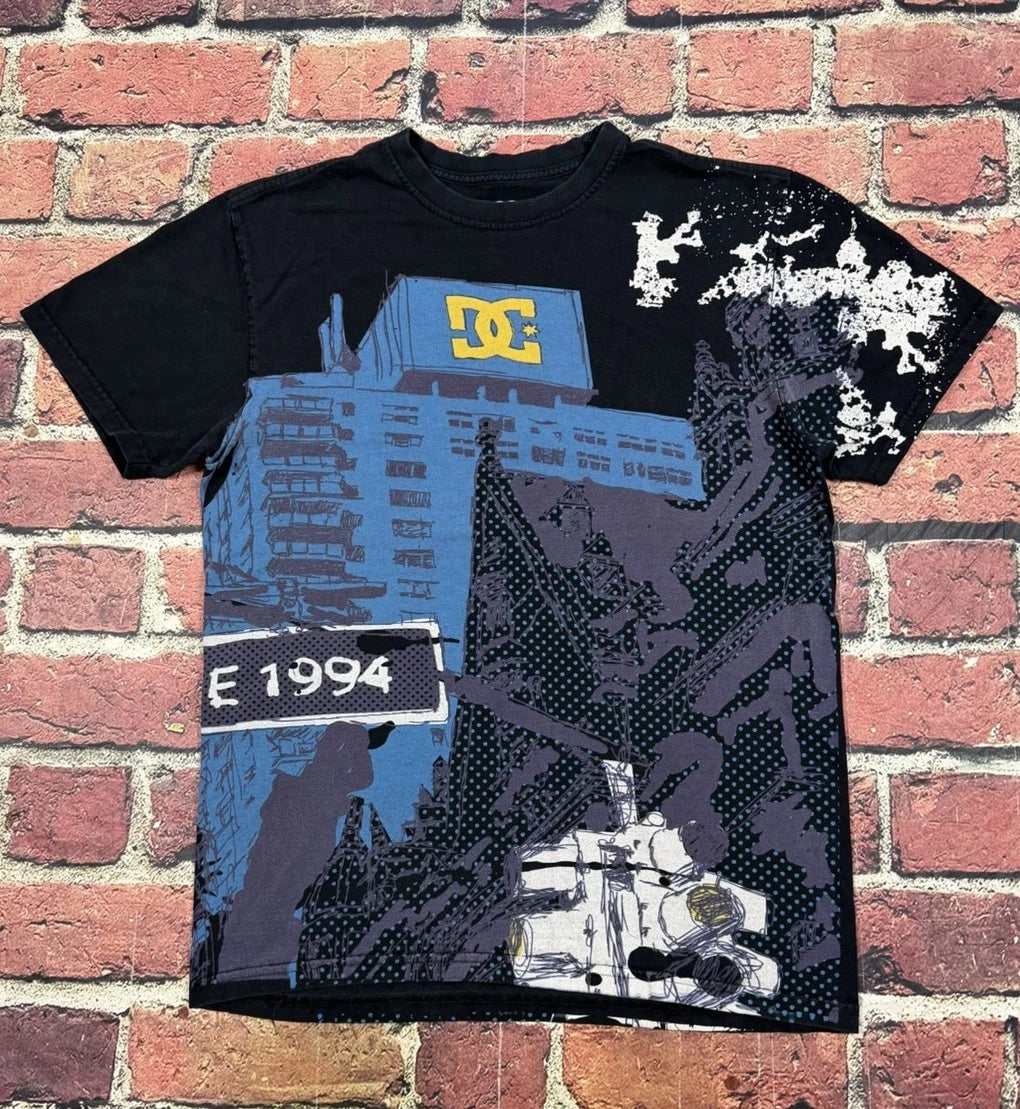 DC Shoes Skateboarding City Graffiti AOP Graphic Short Sleeve T-Shirt sz Medium